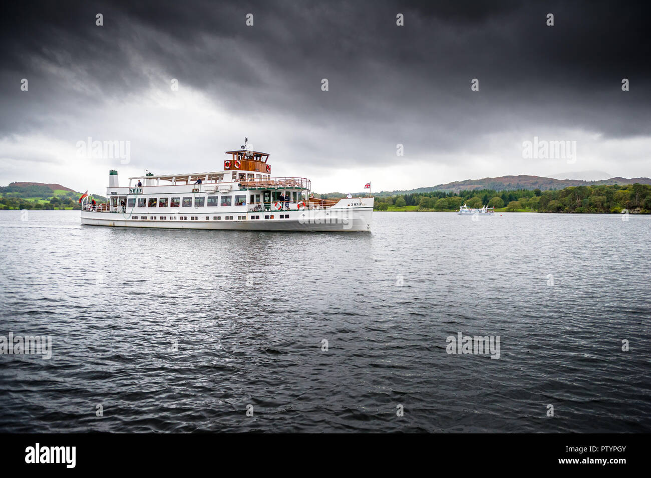 Die MV Schwan auf dem See Windermere. Stockfoto