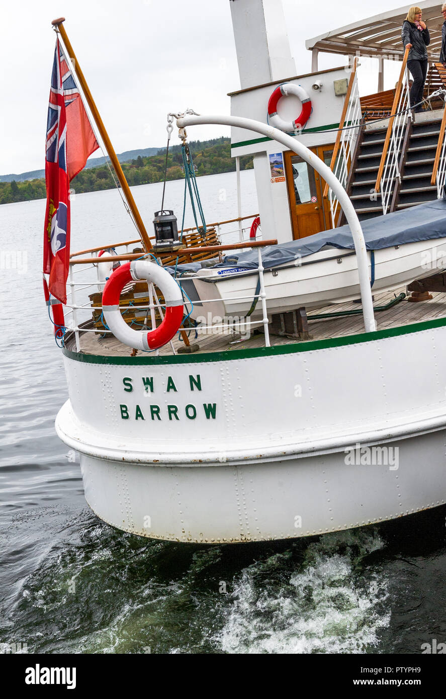 Die MV Schwan Boot verlassen Bowness-on-Windermere für eine Kreuzfahrt auf dem Lake Windermere. Stockfoto Die MV Schwan Boot verlassen Bowness-on-Windermere für eine Kreuzfahrt auf dem Lake Windermere. Stockfoto