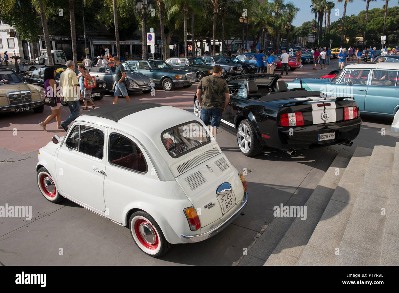 Fiat 500 L. Classic Car Meeting in Torremolinos, Málaga, Spanien. Stockfoto