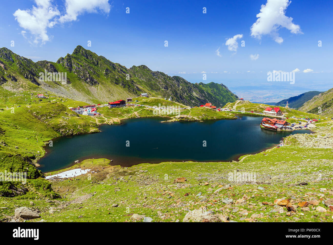 Rumänien. Balea See und Fagaras Gebirge im Sommer. Stockfoto