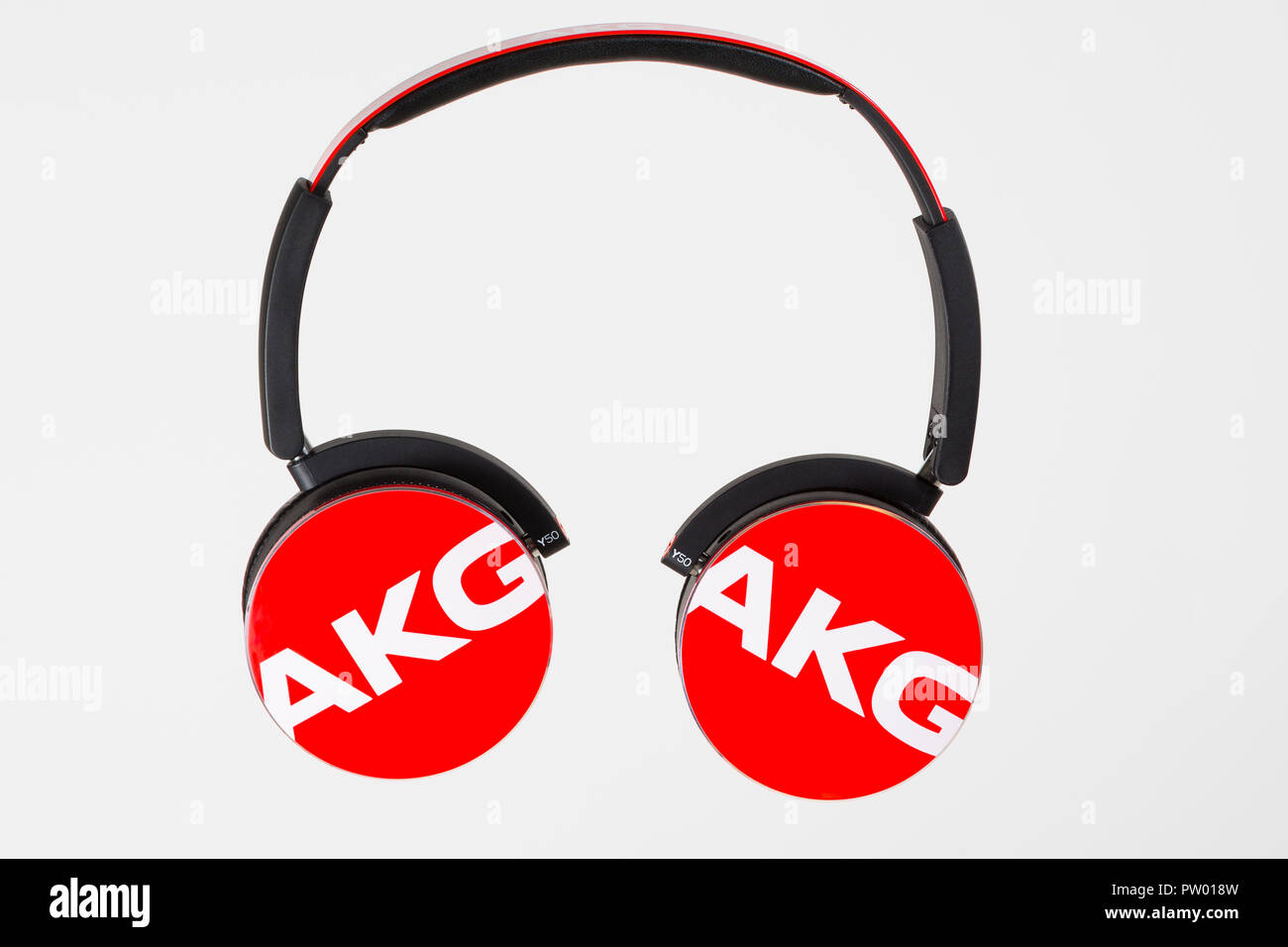 London, Großbritannien. Paar AKG-Kopfhörer. Stockfoto