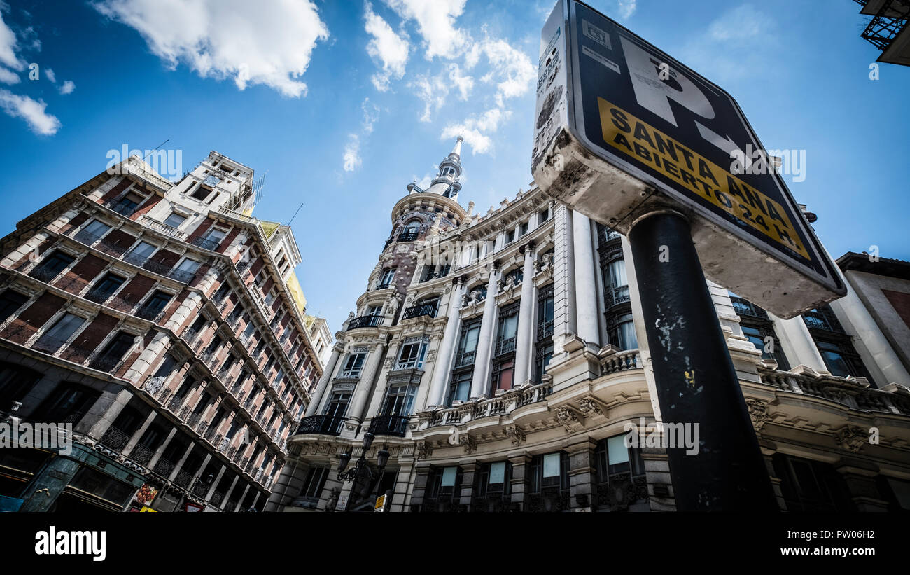 Schöne Gebäude an der Plaza de Canalejas, Madrid. Spanien Stockfoto