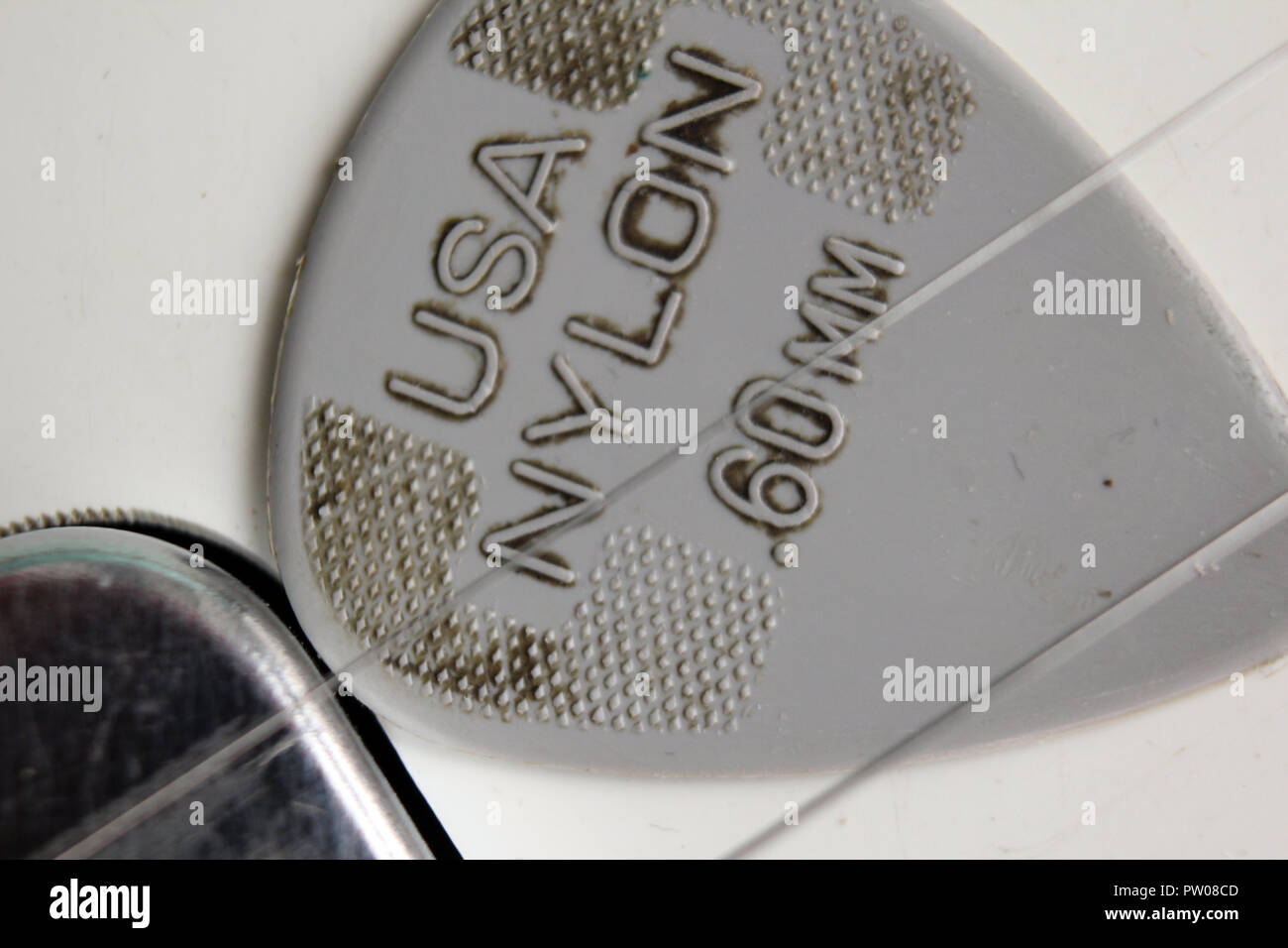 E-Gitarre Griffbrett mit Streichern mit Abholung, close-up Stockfoto