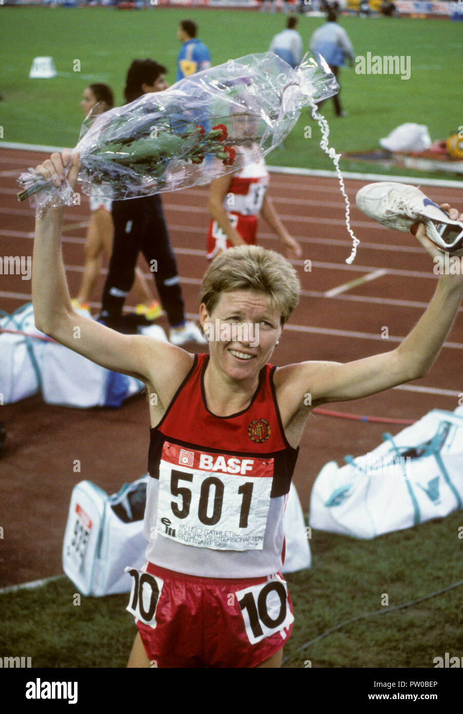 INGRID KRISTIANSEN Norwegische Langstreckenläufer Jubel nach dem Wettbewerb auf 10000 m in der Europäischen Meisterschaft Stockfoto