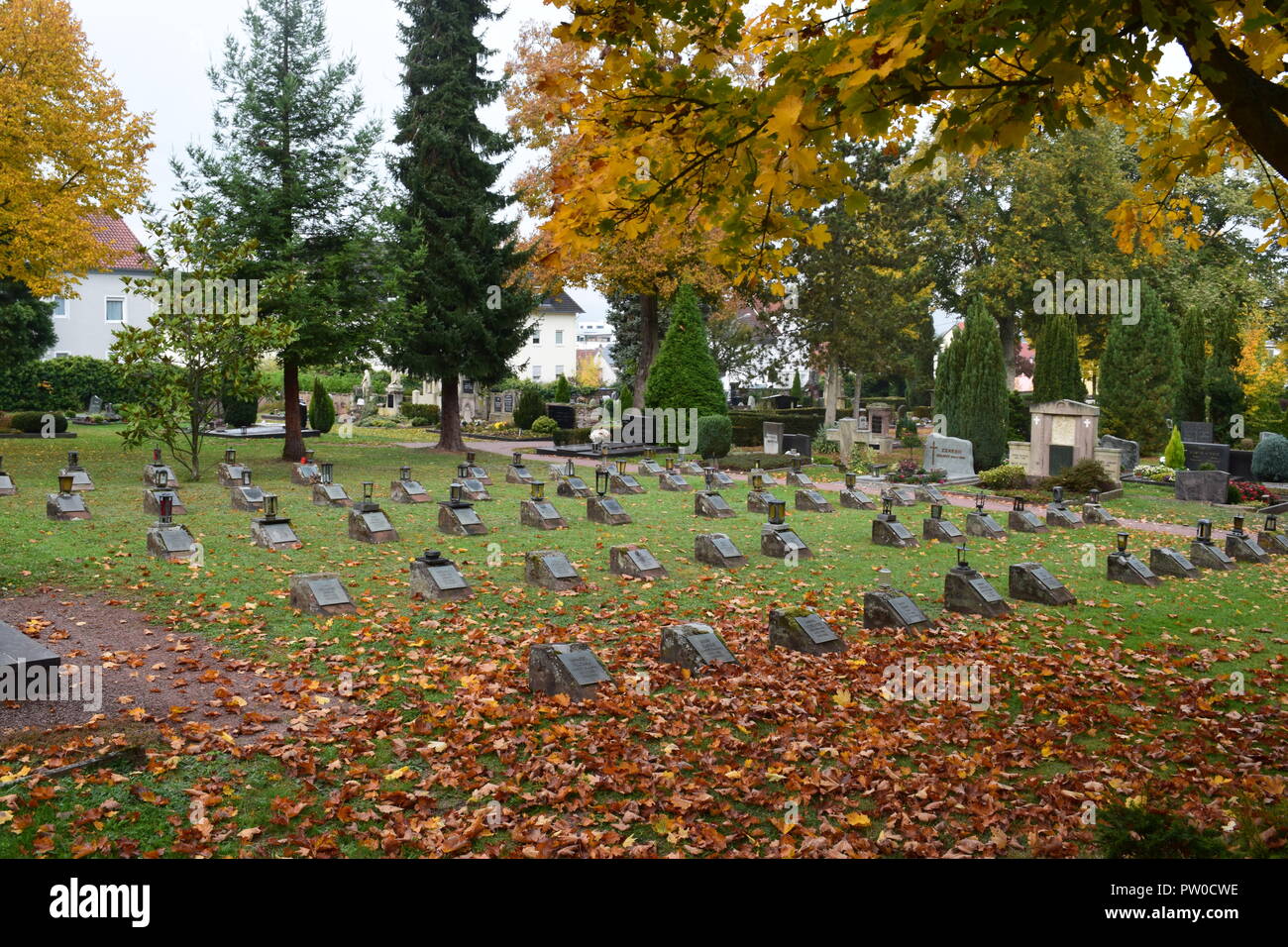 Ein Grab Marker für sowjetische Soldaten in einem deutschen Soldatenfriedhof (kriegsgräberstätte-Ehrenfriedhof) aus dem WW 1 Friedhof in Merzig, Deutschland Stockfoto