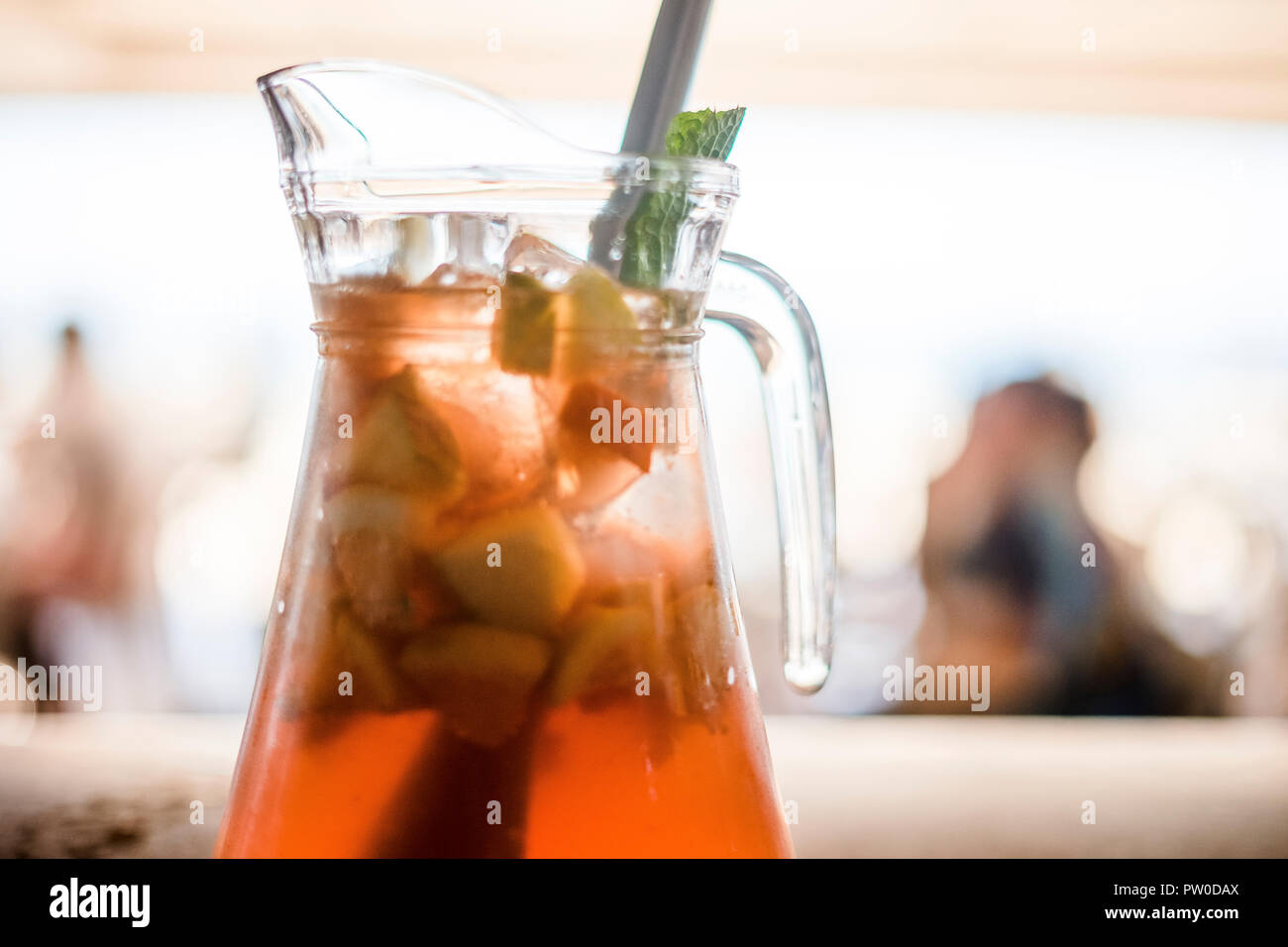 Sangria bottle -Fotos und -Bildmaterial in hoher Auflösung – Alamy