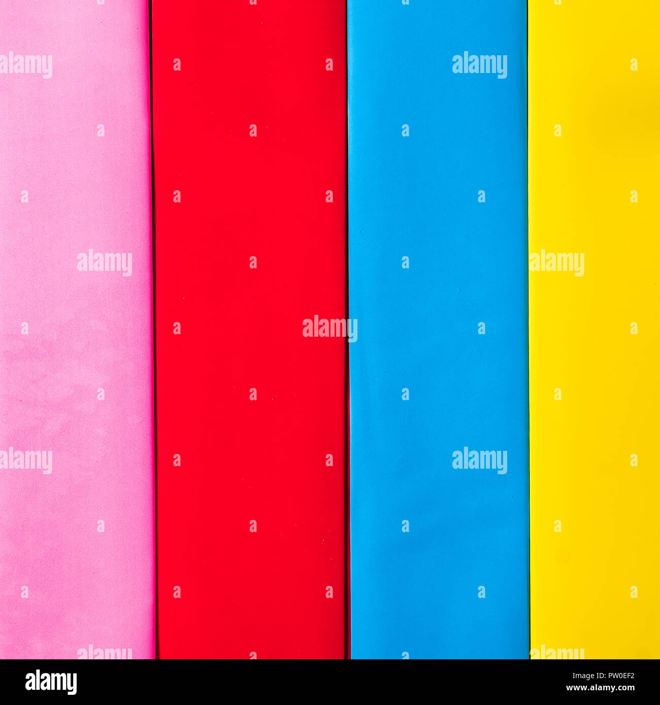 Mehrfarbige abstrakte Papier von Pastelltönen mit geometrischen Form flach. Stockfoto