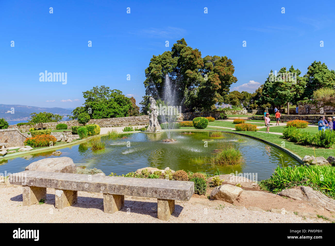 Den Teich und den Brunnen auf dem Gelände des Castelo do Castro, Vigo Spanien Stockfoto
