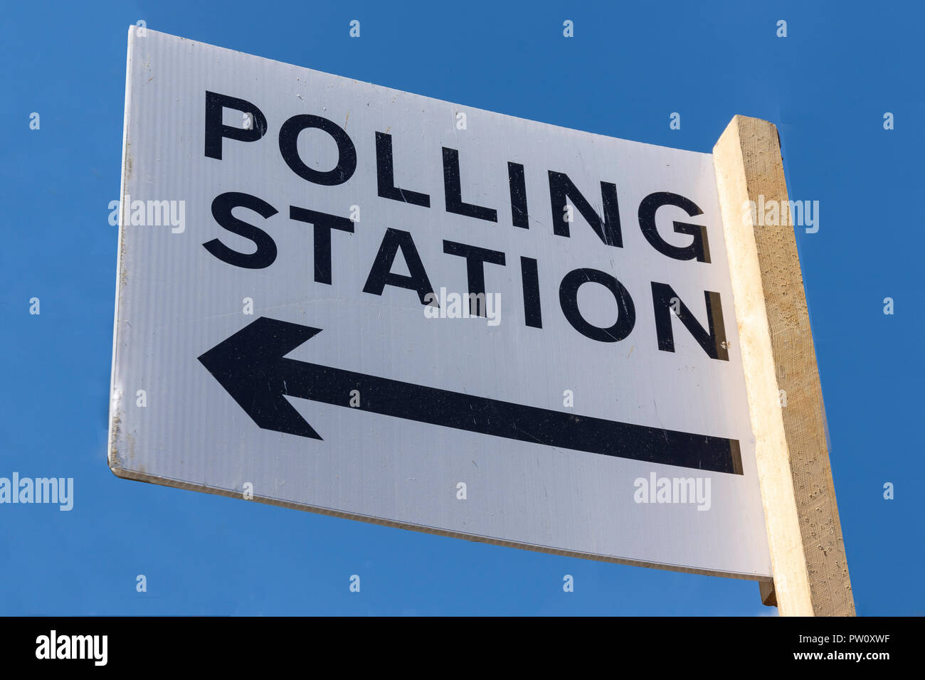 Wahllokal unterzeichnen, Bessborough Straße, Pimlico, Westminster, London, England, Vereinigtes Königreich Stockfoto
