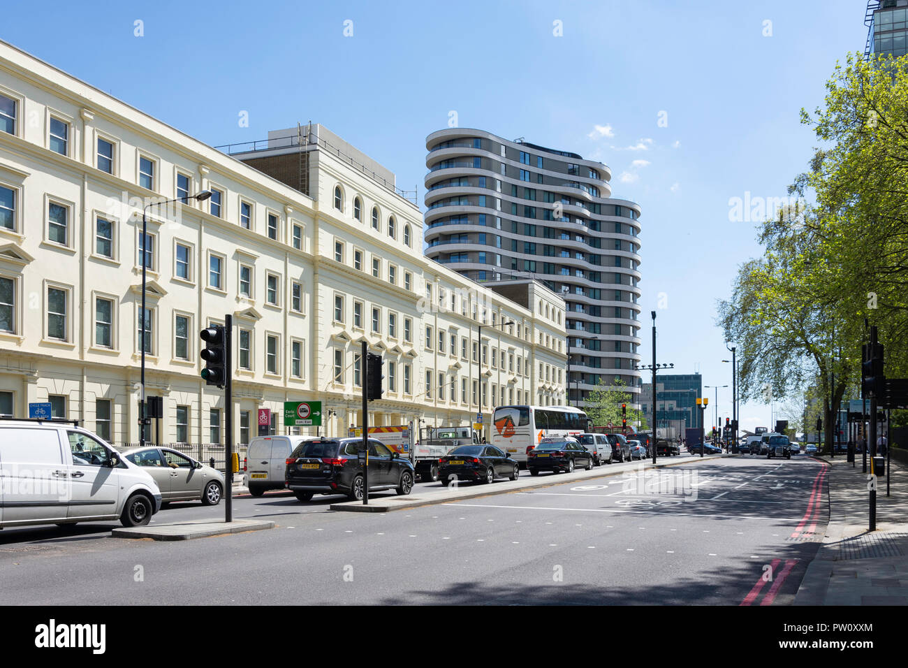 Der Vauxhall Bridge Road, Pimlico, Westminster, London, England, Vereinigtes Königreich Stockfoto