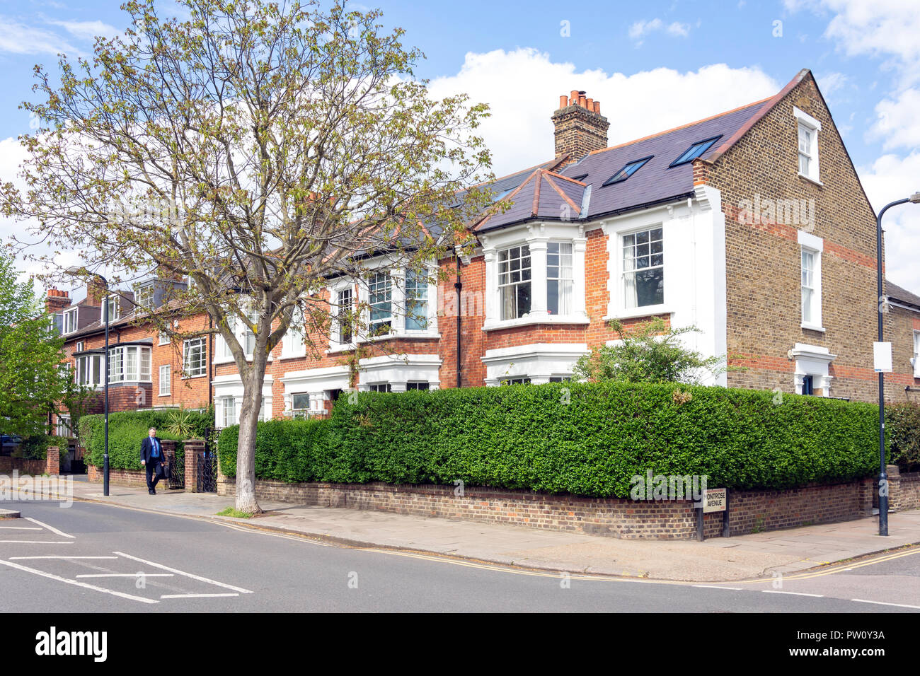 Viktorianischen Reihenhauses mit Blick auf Park, Kingswood Avenue, Queen's Park, London Borough von Brent, Greater London, England, Vereinigtes Königreich Stockfoto