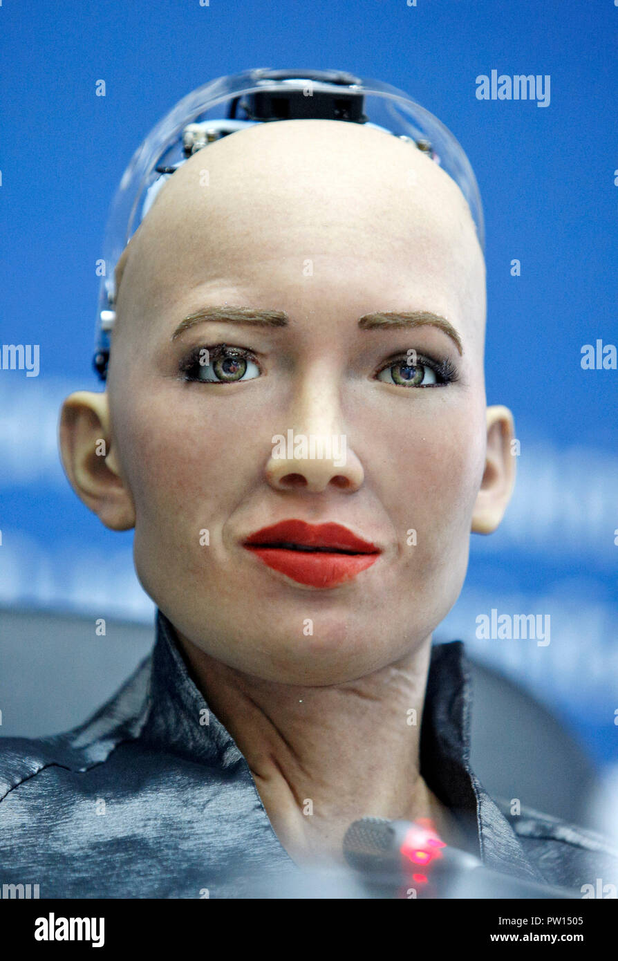 Der humanoide Roboter Sophia auf einer Pressekonferenz in Kiew spricht. Der Roboter  Sophia kamen in die Ukraine Teil in der Endrunde der all-ukrainischen  Wettbewerb der Entwickler von Robotik und Knstliche Intelligenz (KI)