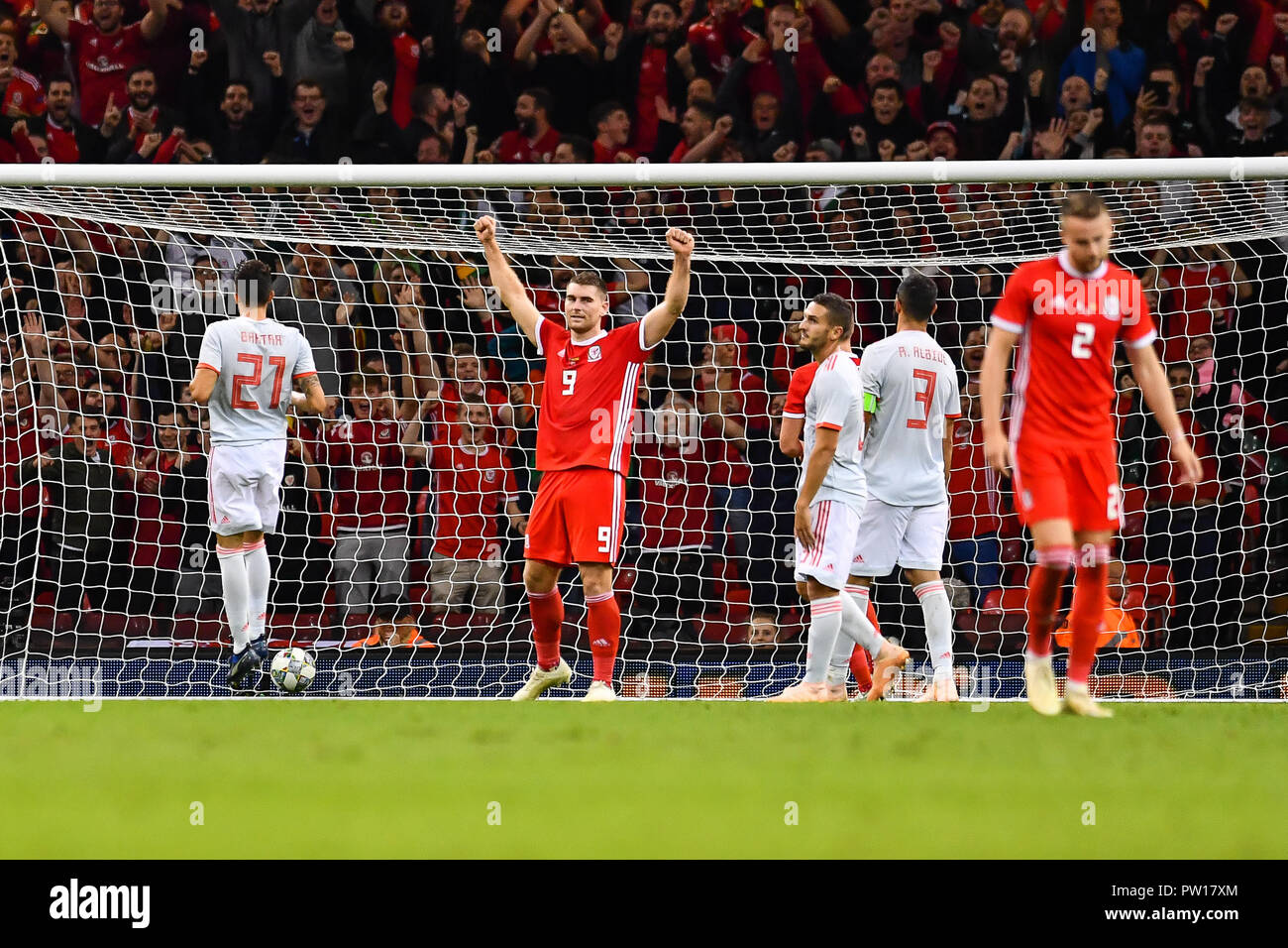 Cardiff, Wales, UK. 11. Oktober 2018, Fürstentum, das Stadion, Cardiff, Wales; Internationale freundlich, Wales v Spanien; Sam Vokes von Wales feiert ersten Ziel der Credit seiner Seite: Craig Thomas/News Bilder zählen Stockfoto