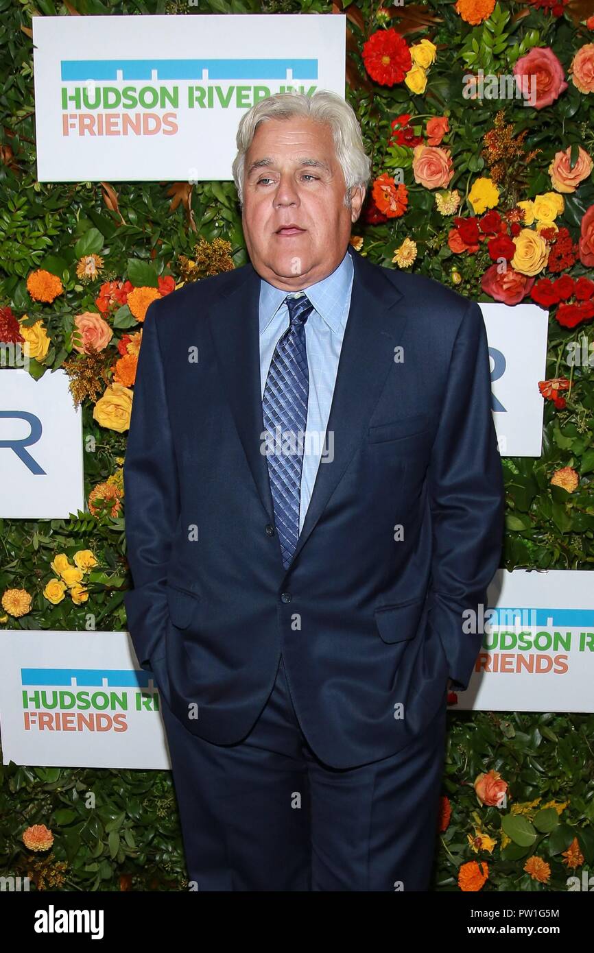 New York, NY, USA. 11 Okt, 2018. Jay Leno in der Ankunftshalle Zum 20. Jahrestag und den Hudson River Park Gala, Hudson River Park's Pier 62, New York, NY 11. Oktober 2018. Credit: Jason Mendez/Everett Collection/Alamy leben Nachrichten Stockfoto