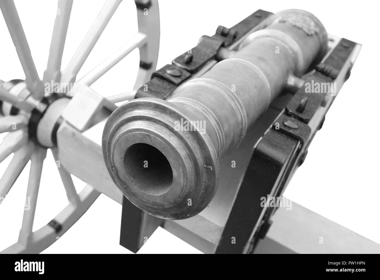 Alte Kanone. vintage Schießpulver Waffe auf weißem Hintergrund Stockfoto