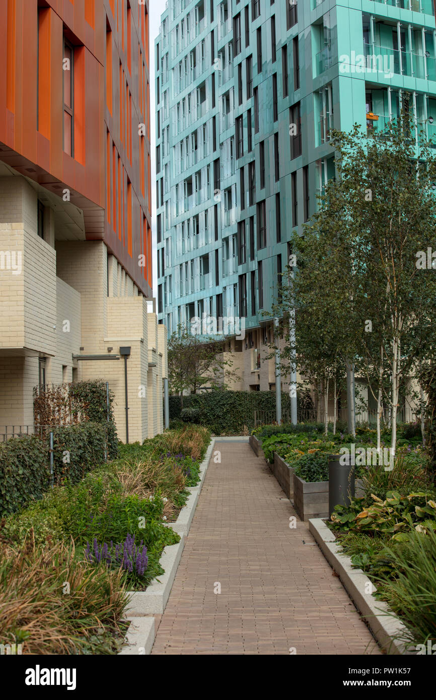 Neue Hochhaus bunte Wohngebäude in Enderby Wharf, North Greenwich