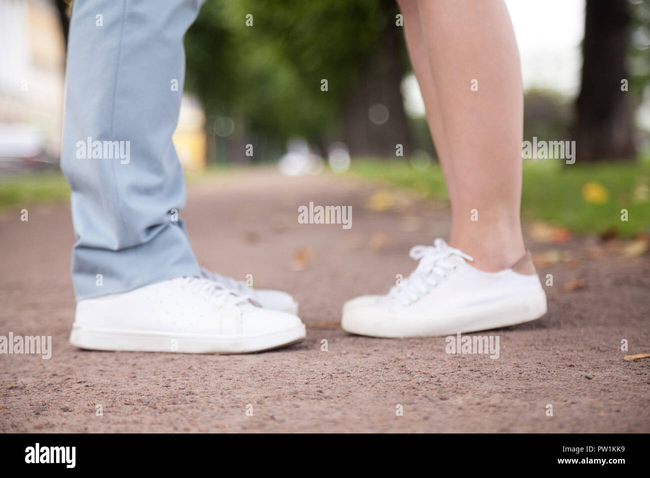 Liebhaber auf romantischen Datum, in der Nähe der Beine Stockfoto