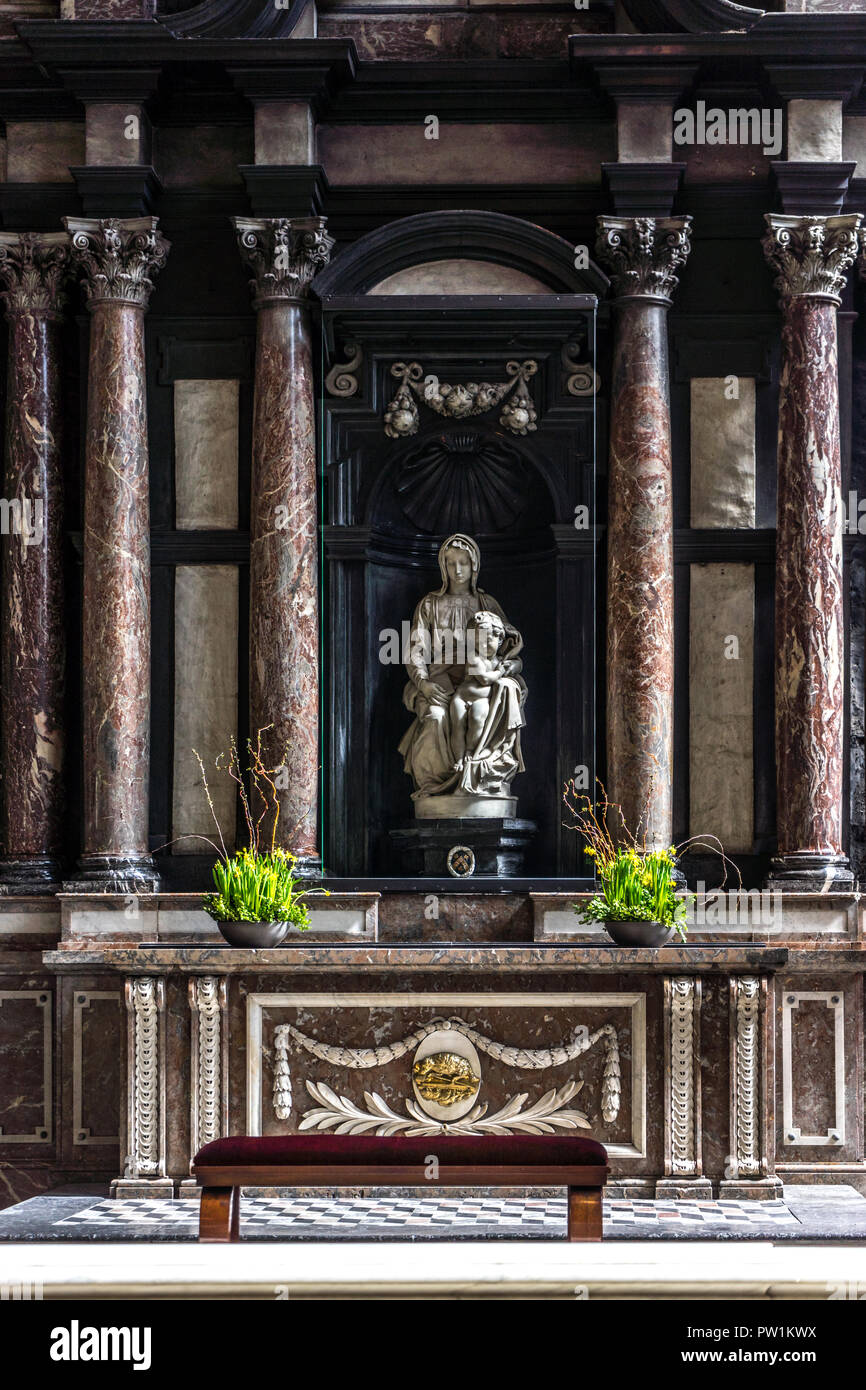 Die Madonna von Brügge Brügge, Belgien, Europa an einem hellen Sommertag Stockfoto