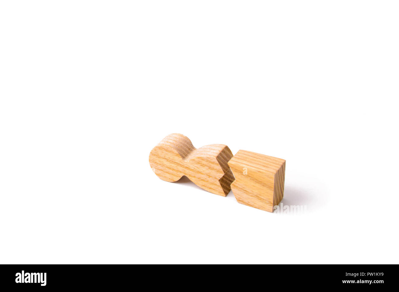 Könnte unsere Nerven und unsere Gesundheit nicht bestehen. Bedrohung des Lebens. Verletzung und Tod. Geben sie nie auf. Motivation. Eine hölzerne Abbildung eines Mannes ist gebrochen. Die anhand von quantitativen Simulatio Stockfoto