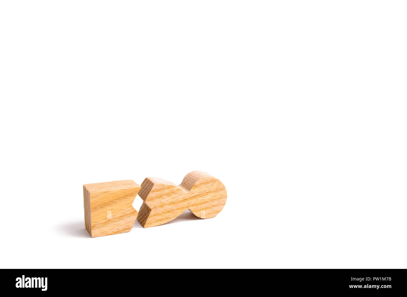 Könnte unsere Nerven und unsere Gesundheit nicht bestehen. Bedrohung des Lebens. Verletzung und Tod. Geben sie nie auf. Motivation. Eine hölzerne Abbildung eines Mannes ist gebrochen. Die anhand von quantitativen Simulatio Stockfoto