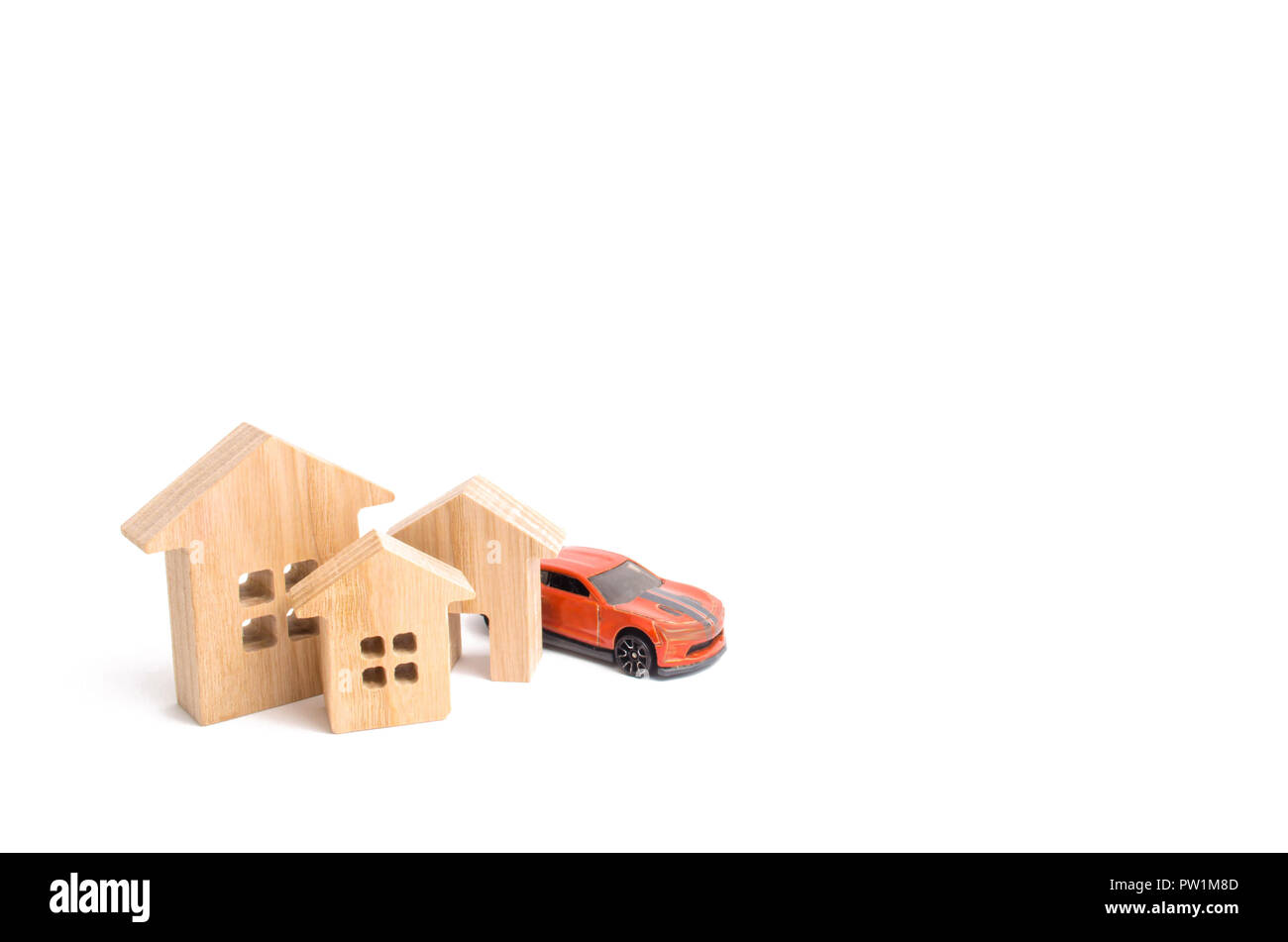 Häuser und Autos auf einem weißen Hintergrund. Das Konzept der Erfolg und der Erwerb von Immobilien und Transport. Der Kauf eines Hauses oder Wohnung, Einkauf Stockfoto