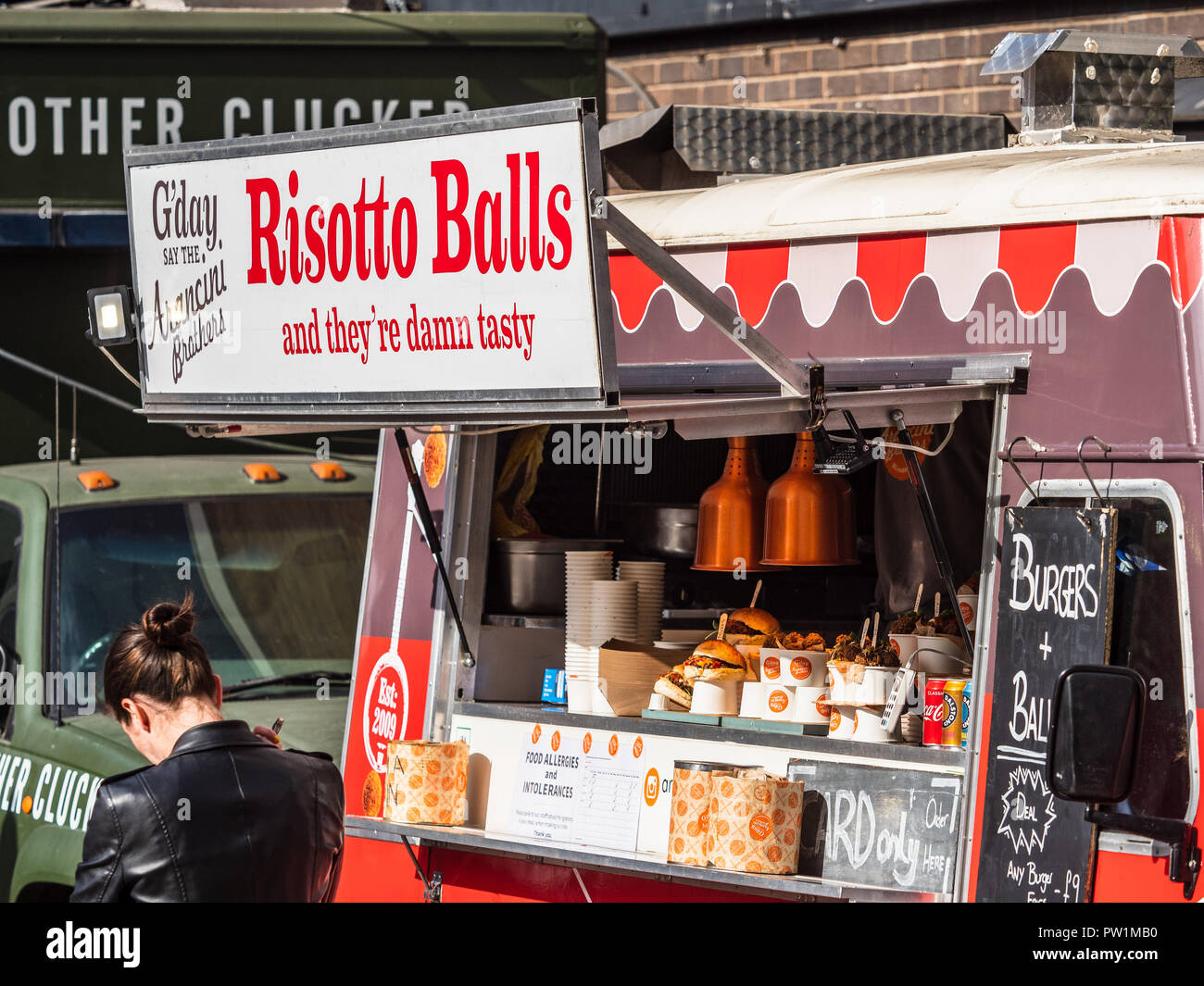 London Street Food - Risotto Kugeln van im Londoner Spitalfields Stockfoto