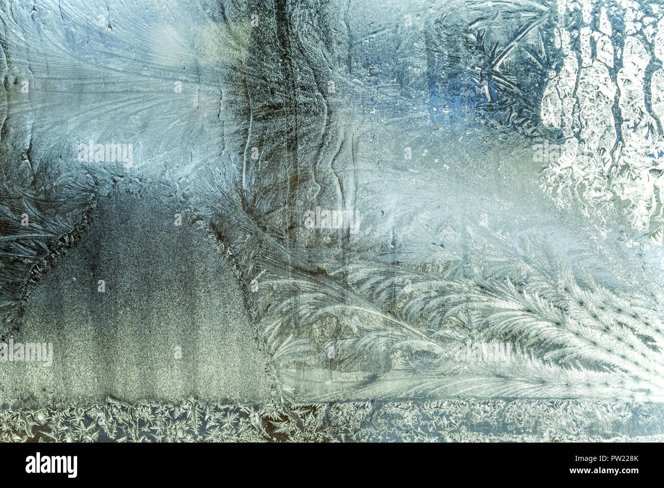 Weihnachten Hintergrund Schnee frosty Muster auf Winter Fenster Stockfoto