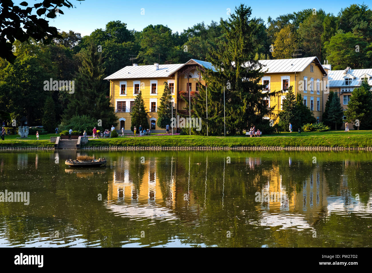 Naleczow, Lublin/Polen - 2018/09/01: Historische Herzog Joseph Pavillon in Springs Park Zdrojowy in Naleczow bekannten polnischen Kurort entstanden Stockfoto