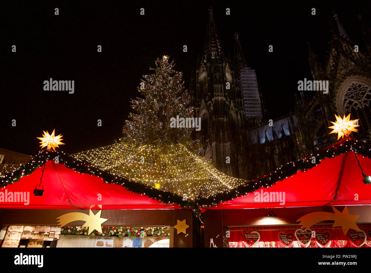 Kölner Dom Weihnachtsmarkt in der Nähe Weltkulturerbe Kölner Dom. Stockfoto