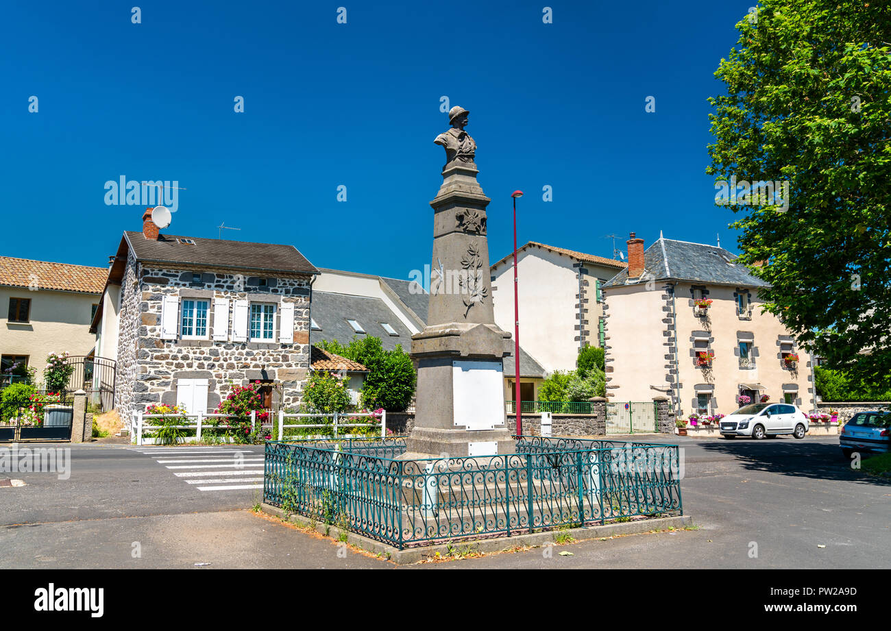Kriegerdenkmal in Roffiac Dorf, den Puy-de-Dôme Departement von Frankreich Stockfoto