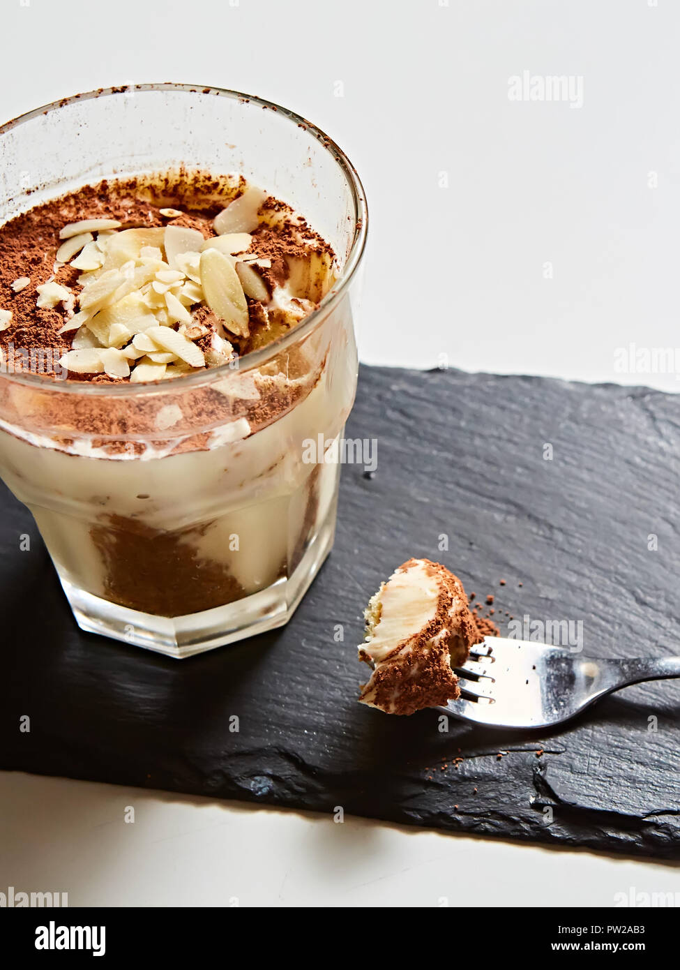 Tiramisu im Glas, traditionelle Kaffee aromatisiert italienische ...