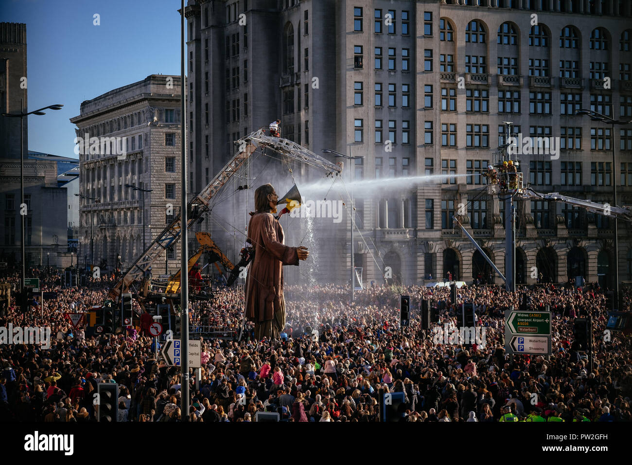 Oktober, 2018. Liverpool, Großbritannien. Zum letzten Mal irgendwo in der Welt Die "Riesen" auf den Straßen von Liverpool als Teil der "Liverpool's Dream'. Stockfoto