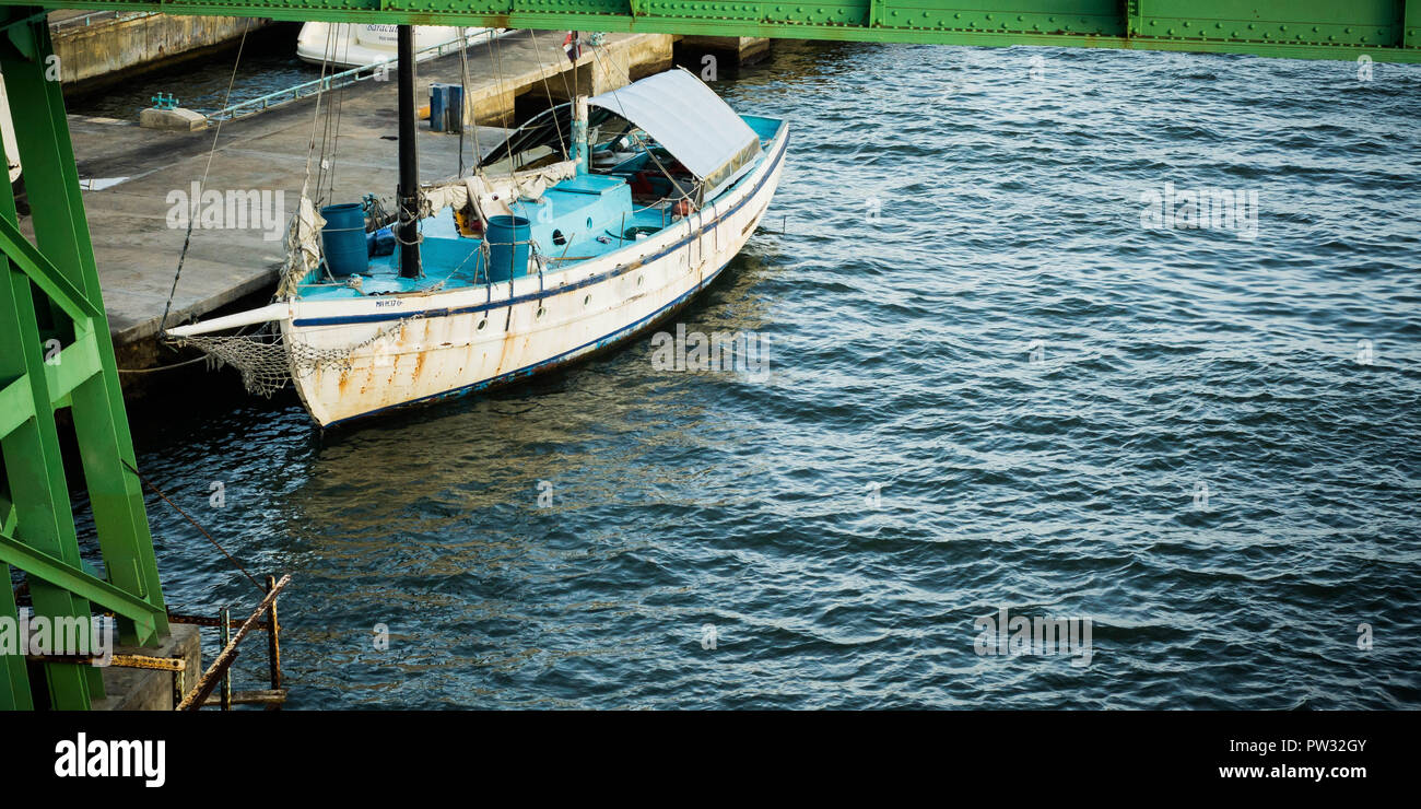 Das Schiff am Dock von La Romana Bereit für den Ausflug. Stockfoto