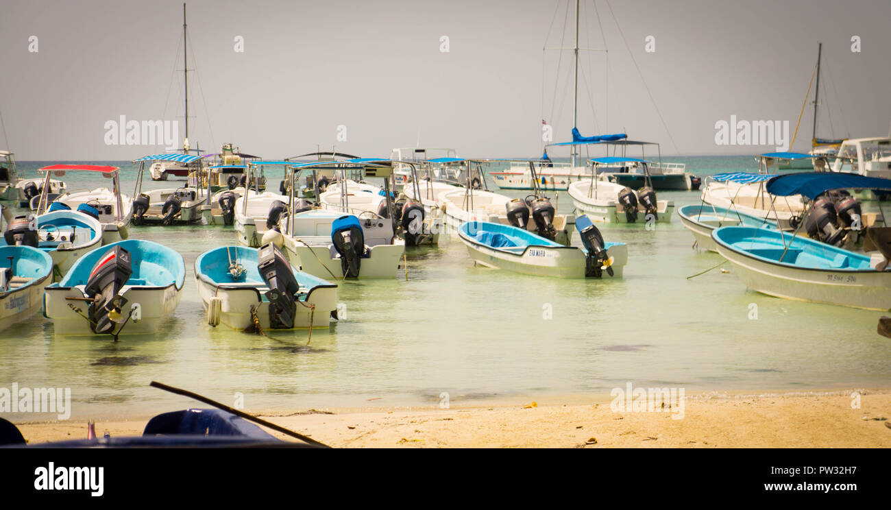 Boote bestellt im Meer zu segeln Stockfoto