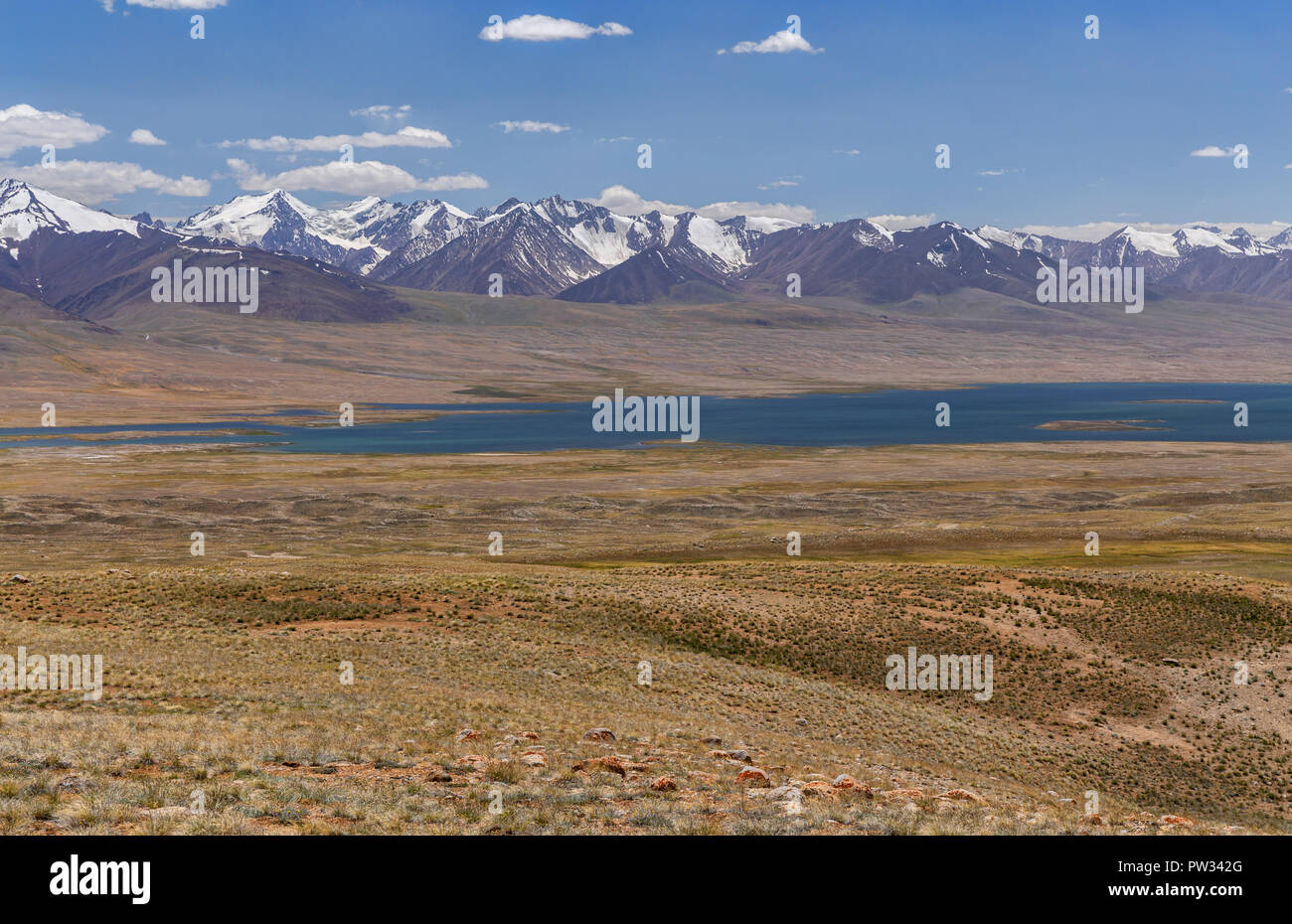 Zorkul See mit der Afghanischen große Pamir im Hintergrund auf Trek von Keng Shiber Kara Jilga Zorkul, Naturschutzgebiet, Pamir, Gorno-Badakhshan Stockfoto