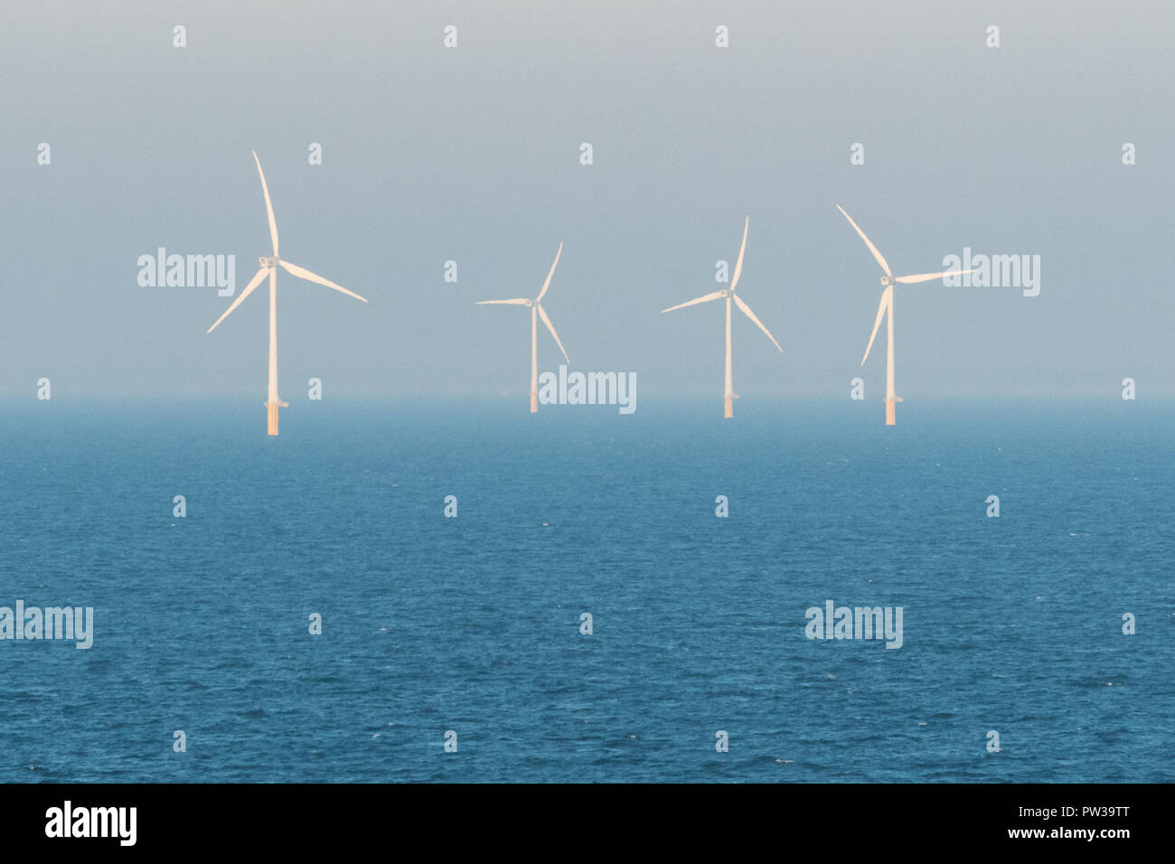Windenergieanlagen offshore Stockfoto