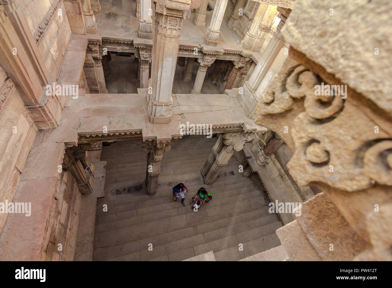 Architektonische Details der Adalaj Schritt gut in Ahmedabad, Gujarat. Stockfoto