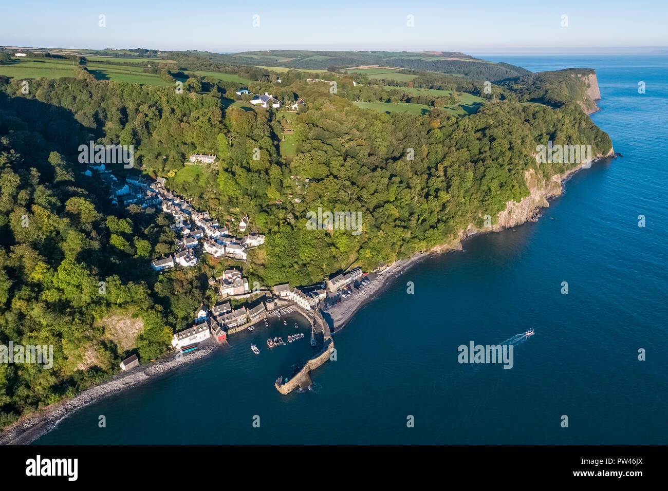 Antenne erhöhten Blick über Clovelly an der Küste von North Devon, Devon, Vereinigtes Königreich Stockfoto