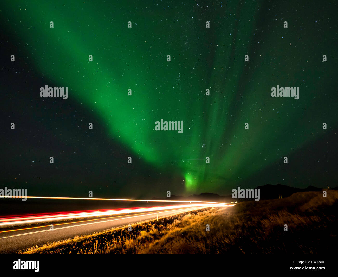 Northern Light tanzen über die Isländische Himmel im September Stockfoto