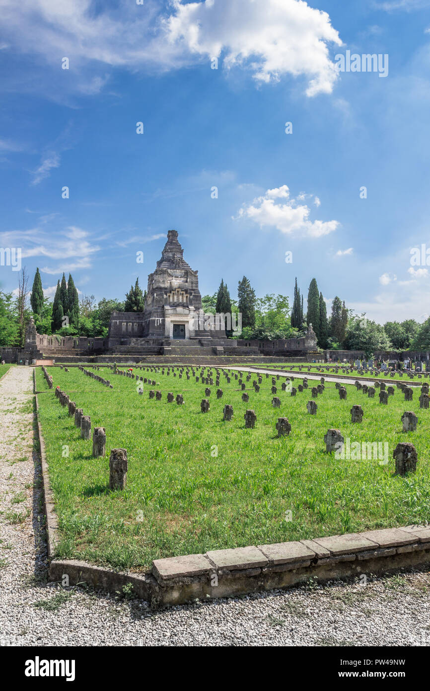 Friedhof von Crespi d'Adda, Capriate San Gervasio, Bergamo, Lombardei/Italien - 15. Juni 2018 Stockfoto