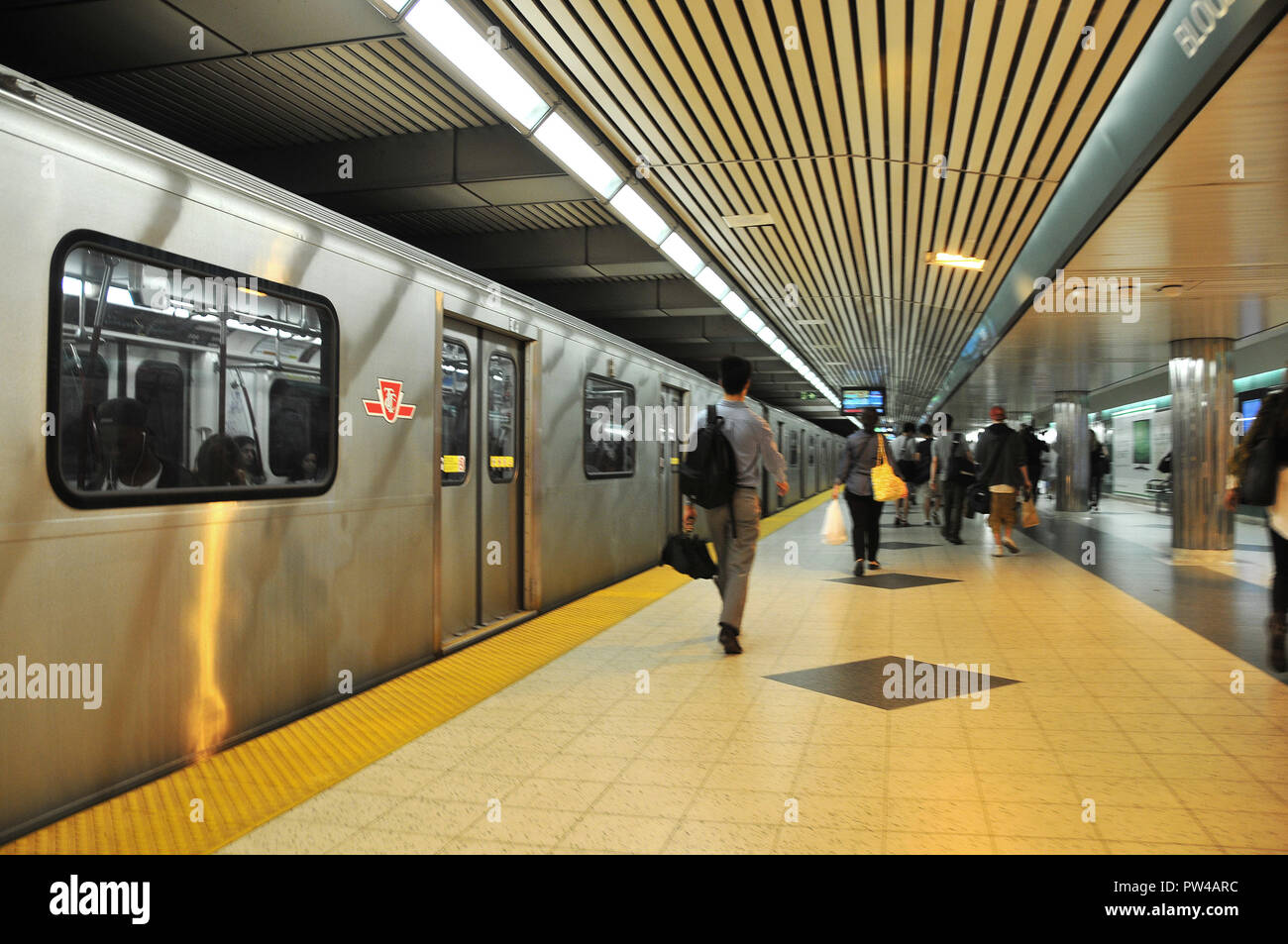 Um Kanada - Toronto U-Bahn Station Stockfoto