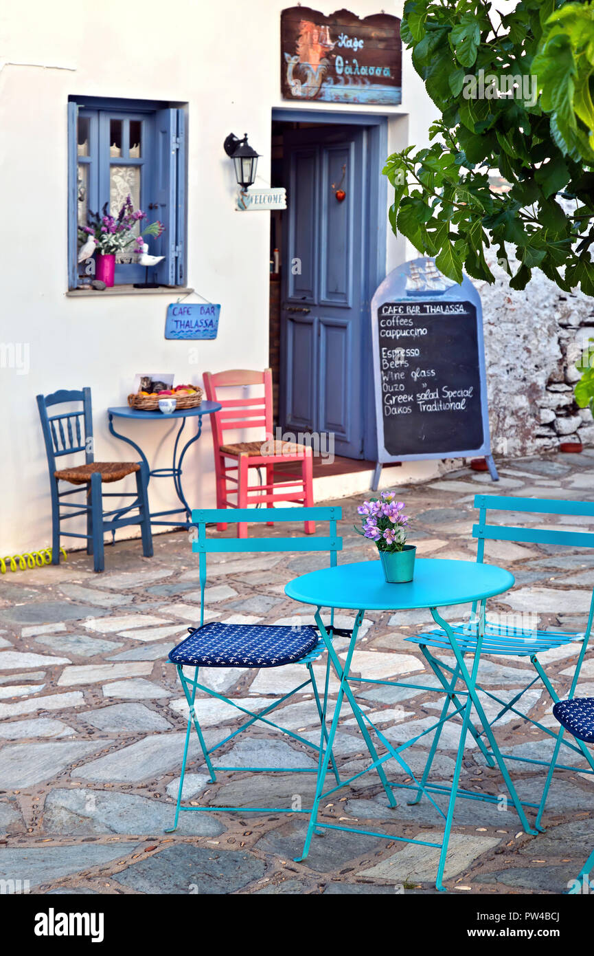 Schöne, bunte 'Details' im Café "Thalassa", Skopelos Stadt, Insel Skopelos, Nördliche Sporaden, Magnessia, Thessalien, Griechenland. Stockfoto