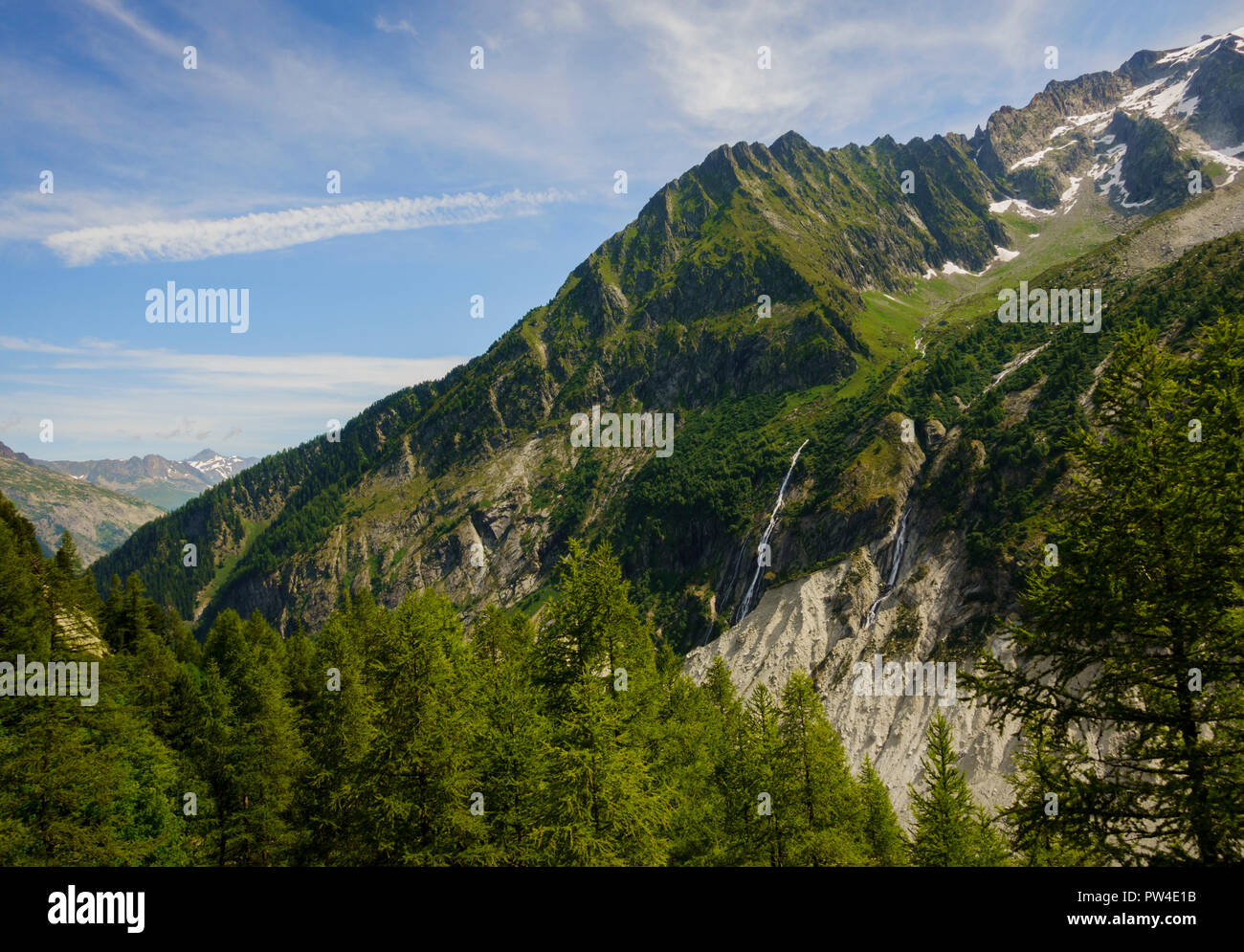 Malerische Aussicht auf die Berge gegen Himmel Stockfoto Malerische Aussicht auf die Berge gegen Himmel Stockfoto