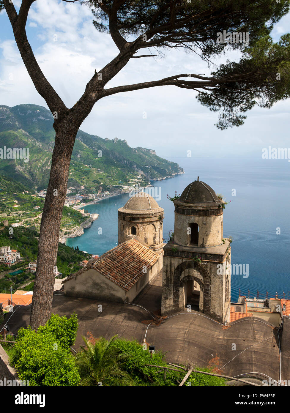 Aussicht von der Villa Rufolo, Ravello Dorf, Kampanien, die Küste von Amalfi, Italien. Stockfoto
