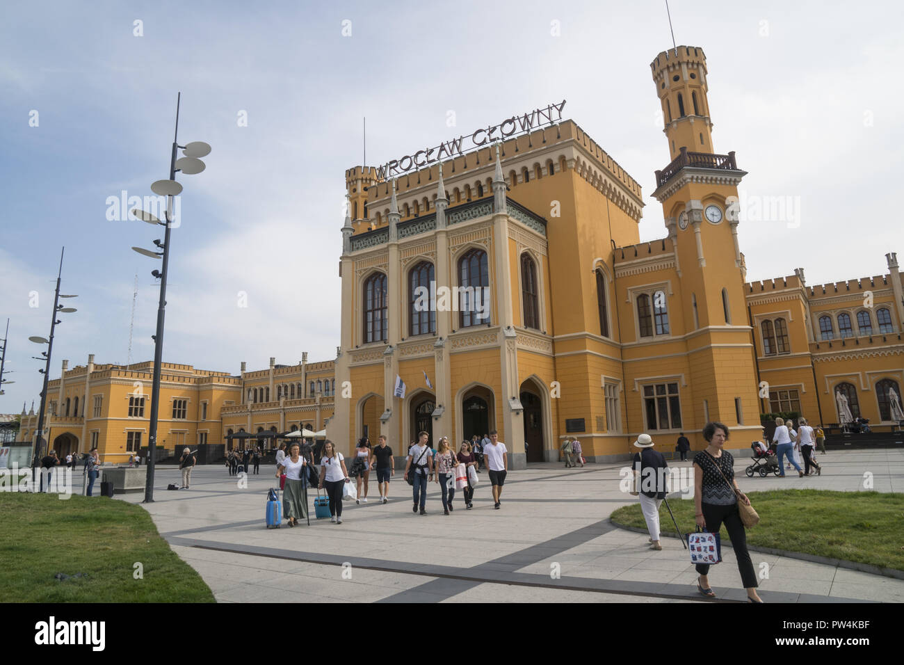 Wrocław Główny, der Hauptbahnhof ist der größte und wichtigste Personenbahnhof der Südwesten der polnischen Stadt Breslau. Das im Jugendstil erbaute Gebäude wurde im Jahre 1857 eröffnet. Stockfoto