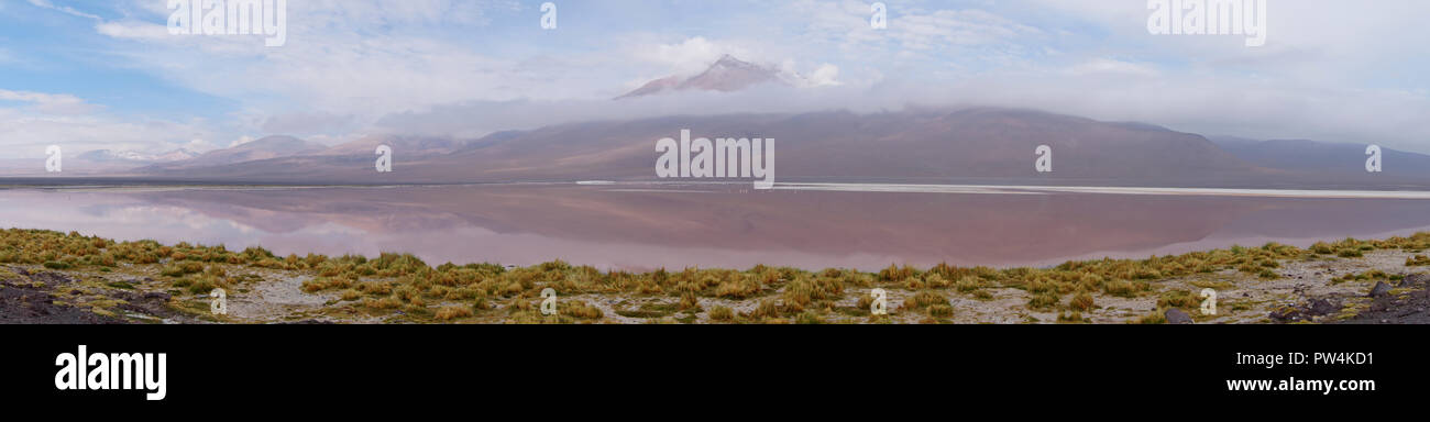 Panoramablick auf den von Bergen gegen bewölkter Himmel Stockfoto