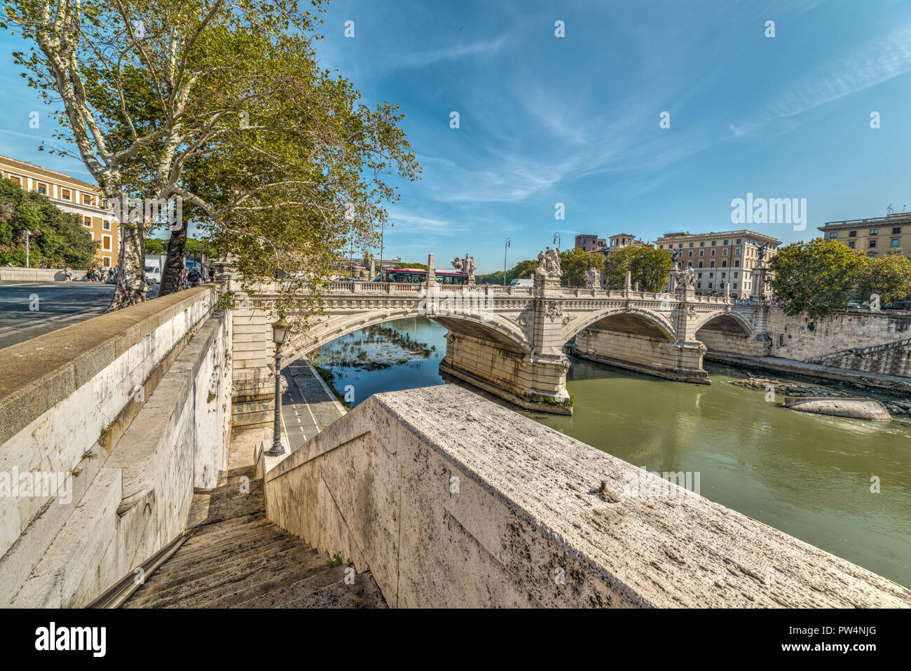 Tiber an einem klaren Tag in Rom Stockfoto