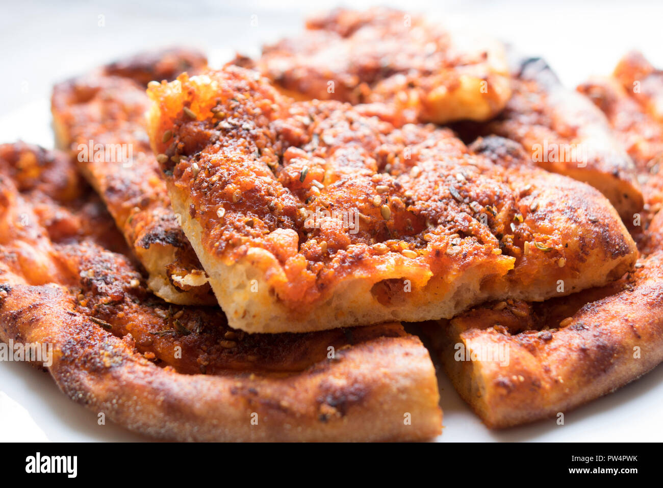 Traditionelle mazedonischen und serbischen Essen. Hausgemachte gepfeffertes Brot Stockfoto