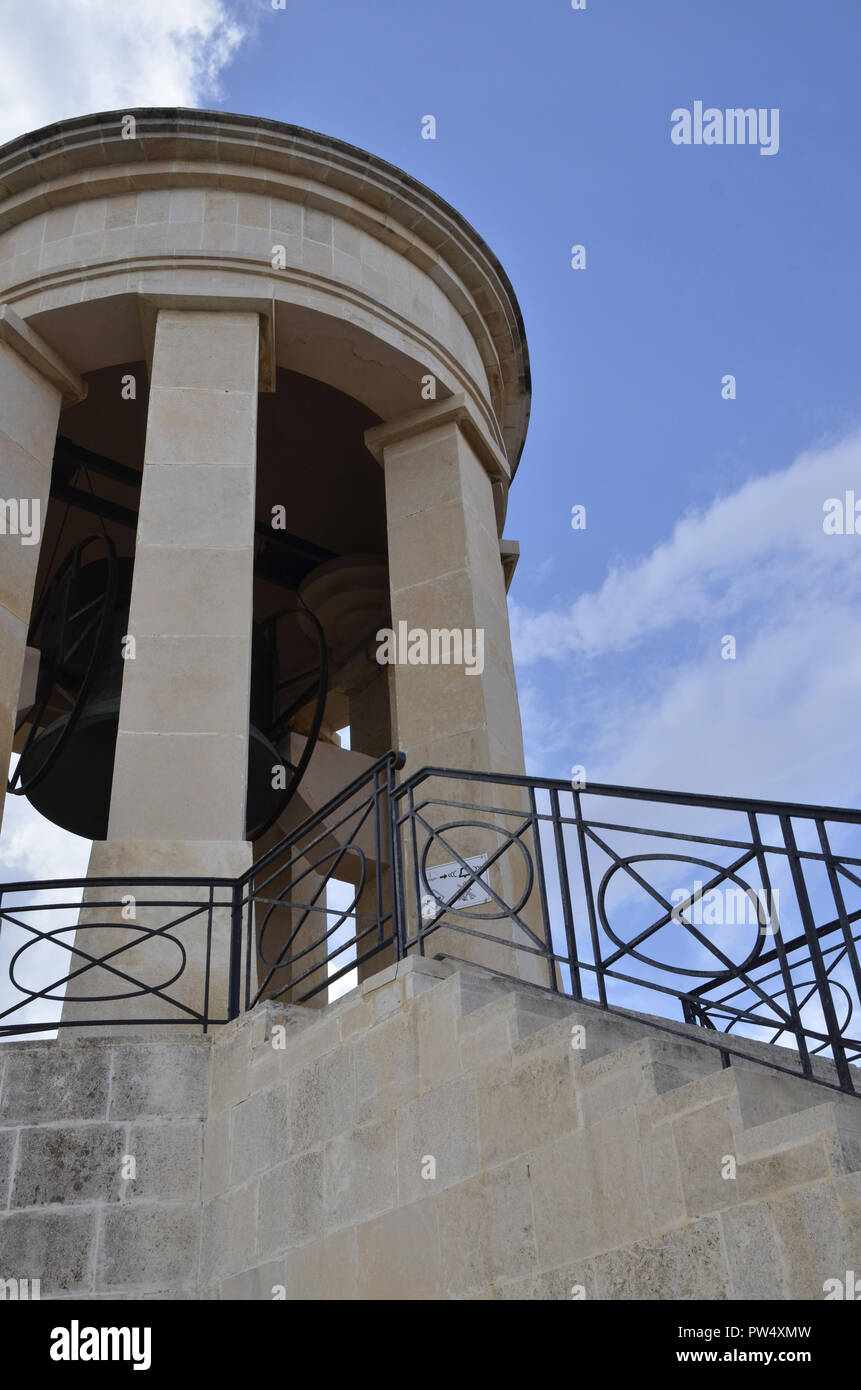 Die Siege Bell Memorial an der südlichen Spitze der maltesischen Hauptstadt Valletta. Es erinnert an den 7000, die bei der Belagerung starb zwischen 1940-43 Stockfoto