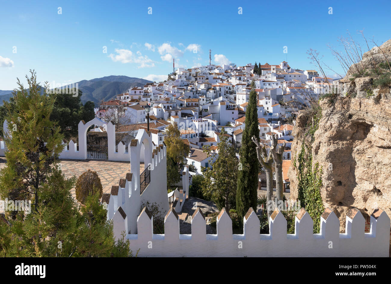 Comares, Provinz Malaga, Andalusien, Südspanien. Gesamtansicht. Stockfoto